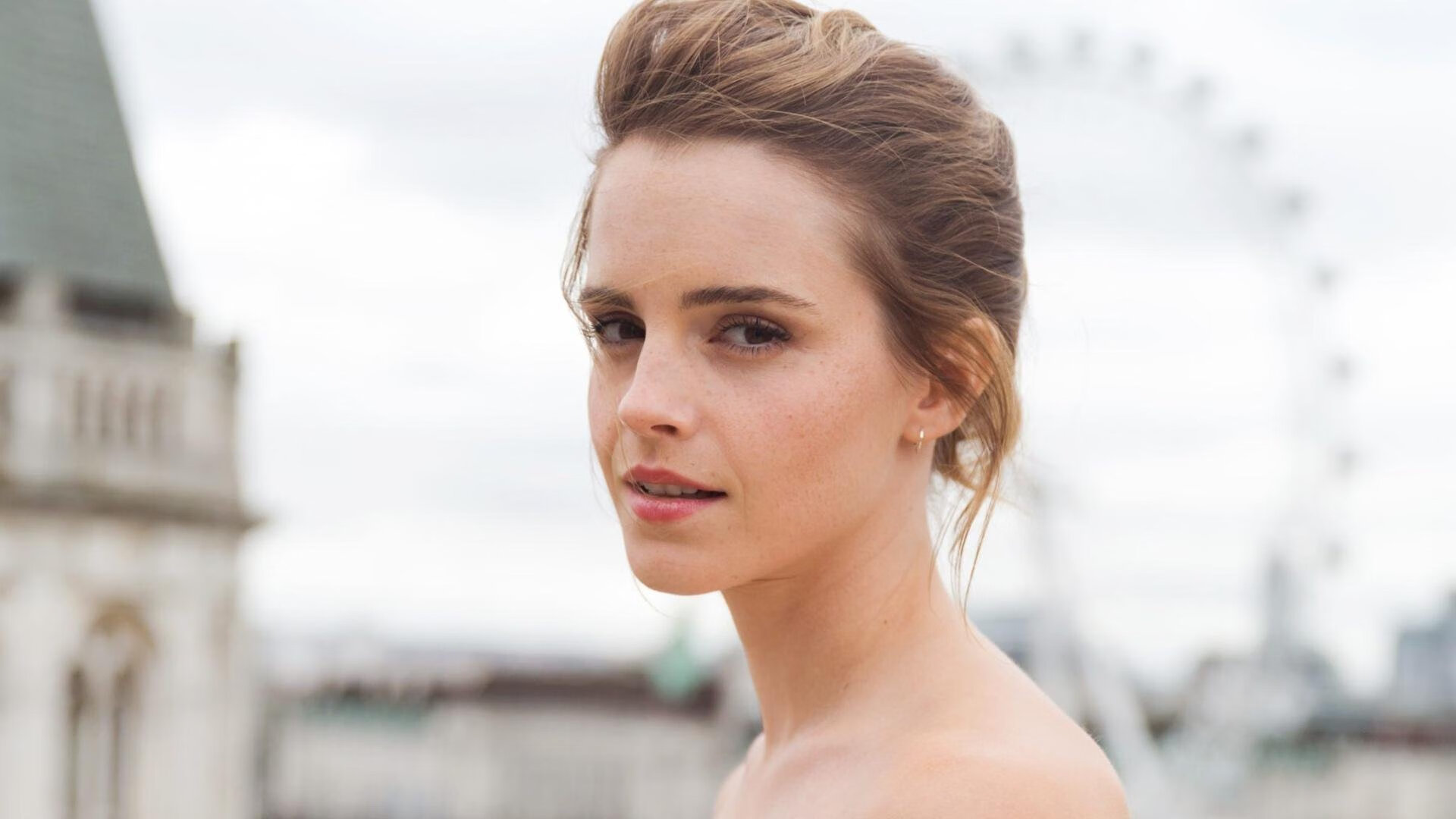 足球文化建设缺乏长远规划，足球文化的重要性